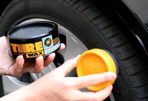 Soft99 Tire Black Wax Lastik Parlatıcı 170gr.